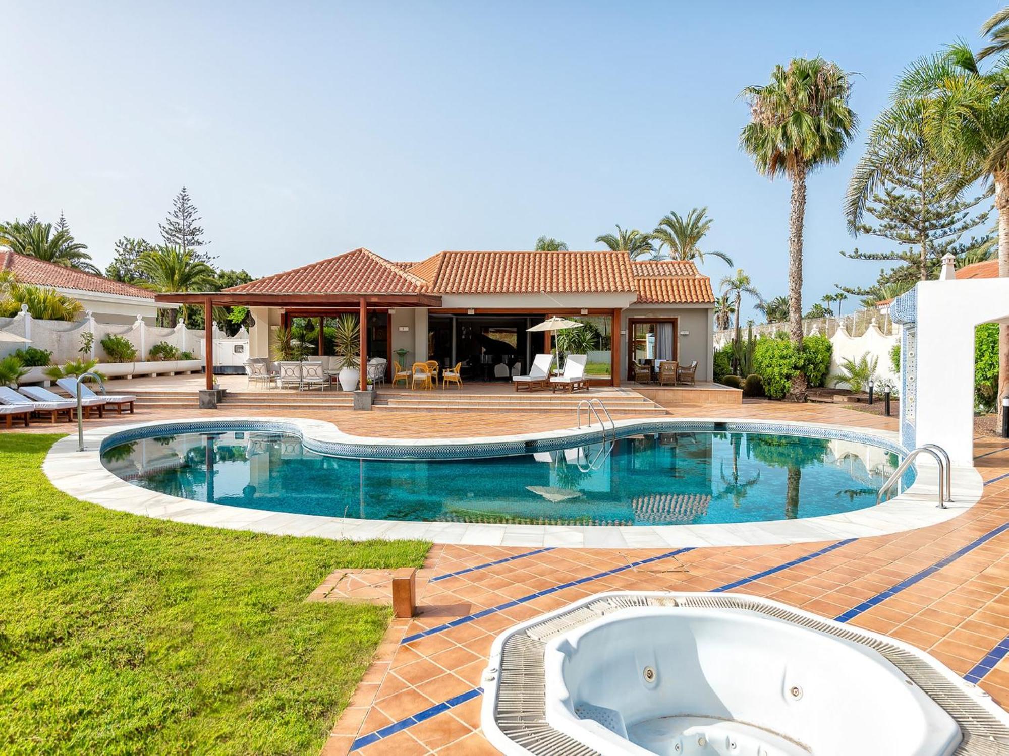 Charming With Pool In Maspalomas
